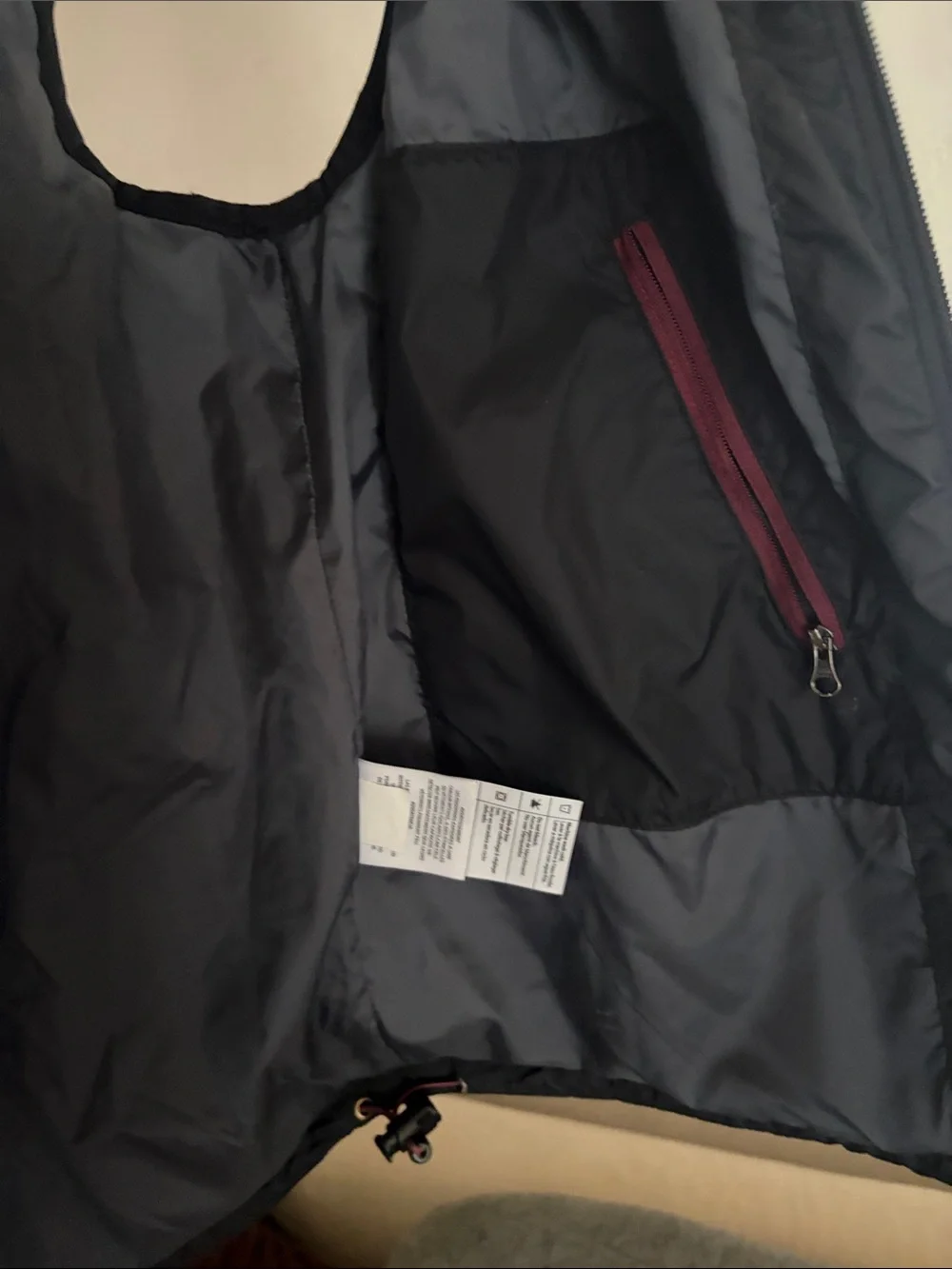 Carhartt Black Quilted Puffer Vest with Chest Pocket - Picture 4 of 5